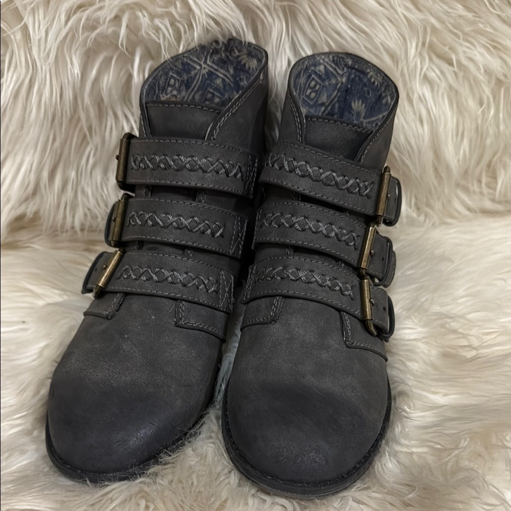 Gray Roxy Ankle Boots Clayton Buckle Closure. Size 6 NWOT